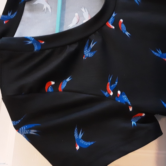 Stretch Top Small/Med Bird Pattern Black Red Blue LoveJ Short Sleeve Cute - Picture 4 of 8